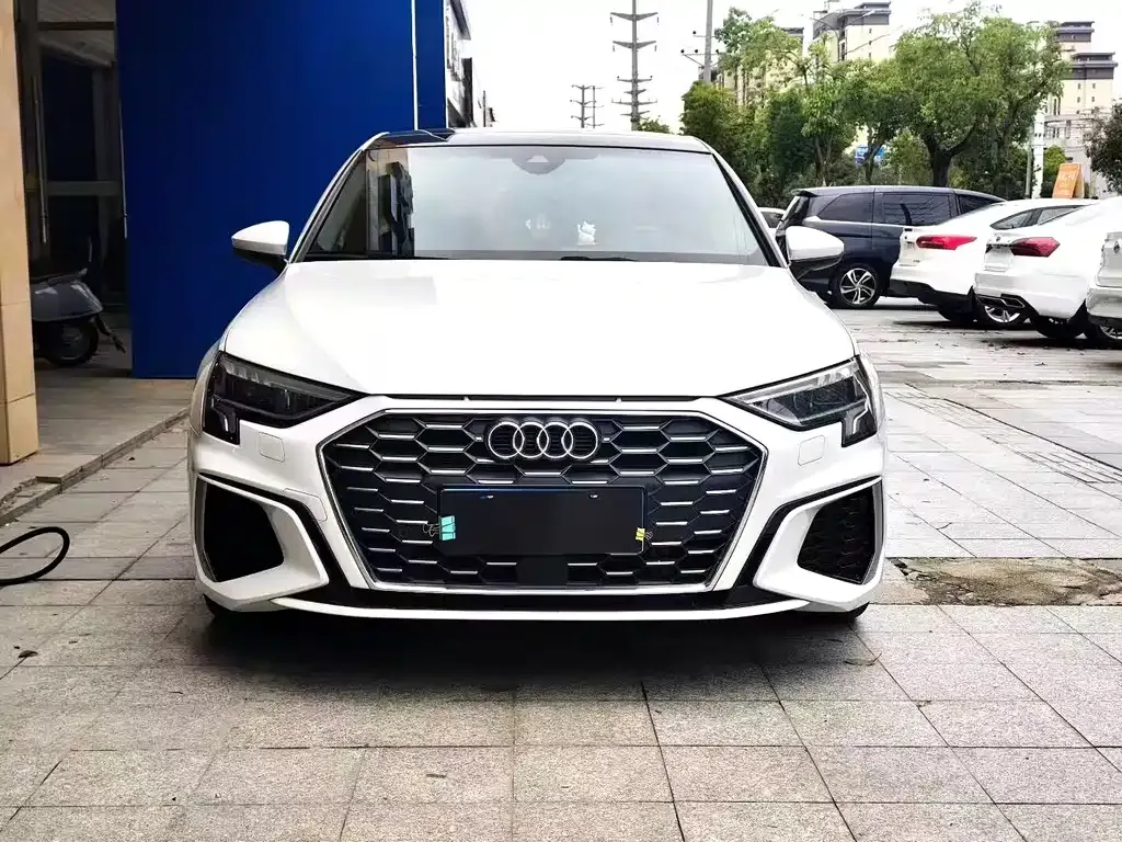 Audi A3 — фото 1