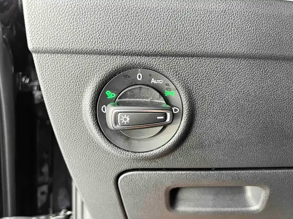 Volkswagen Tiguan L — фото 10