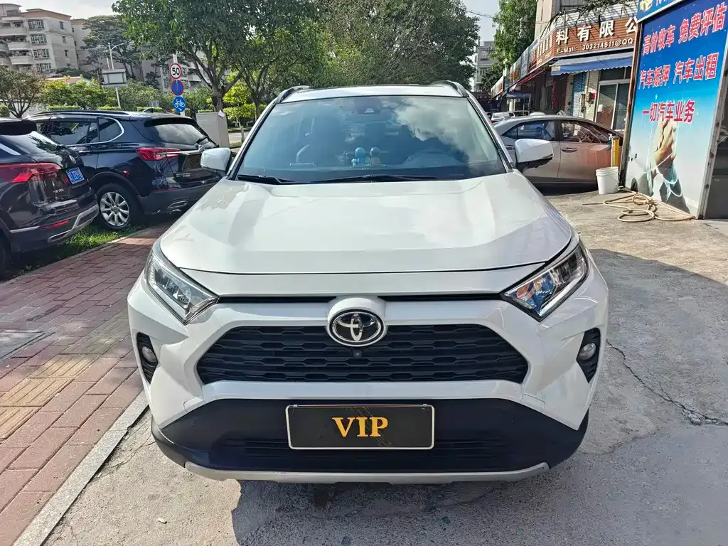 Toyota RAV4 — фото 9