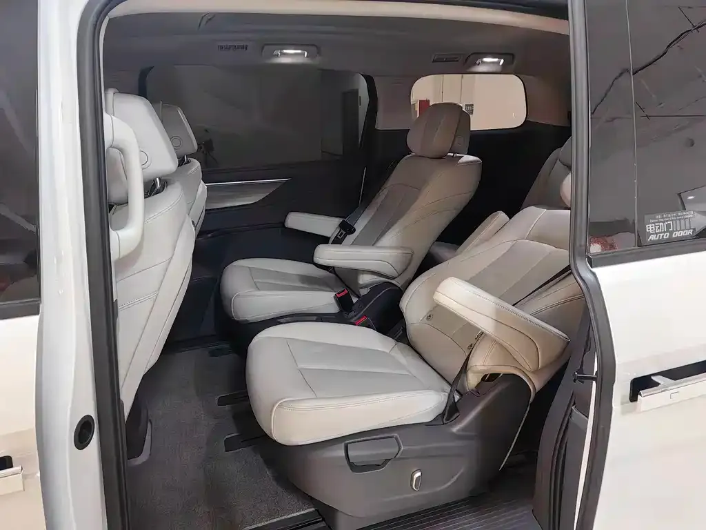 Buick GL8 2025 из CN, фото 6