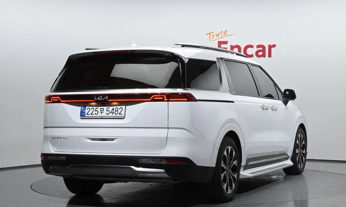 Kia Carnival — фото 10