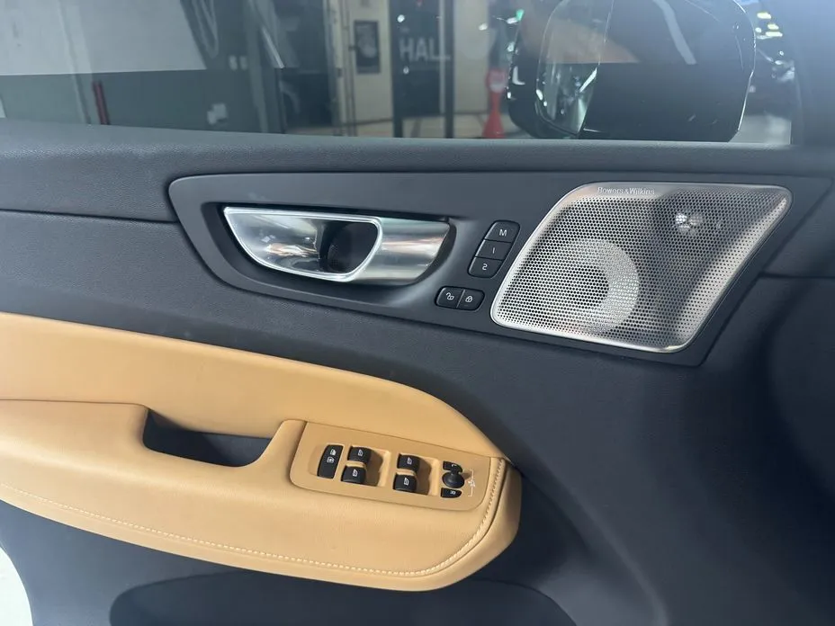 Volvo XC60 2024 из KR, фото 2