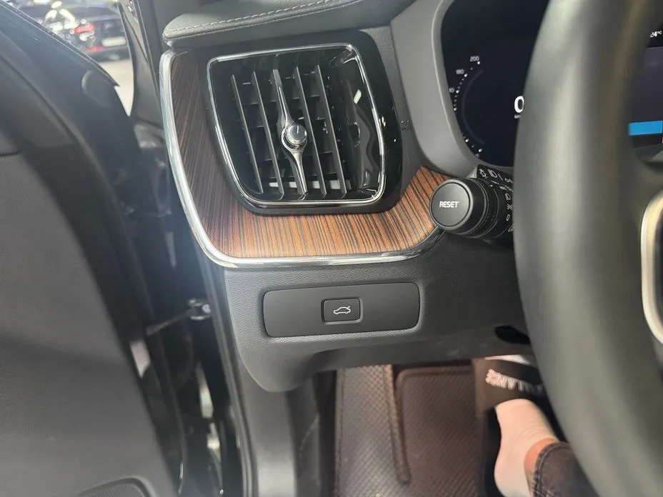 Volvo XC60 2024 из KR, фото 6