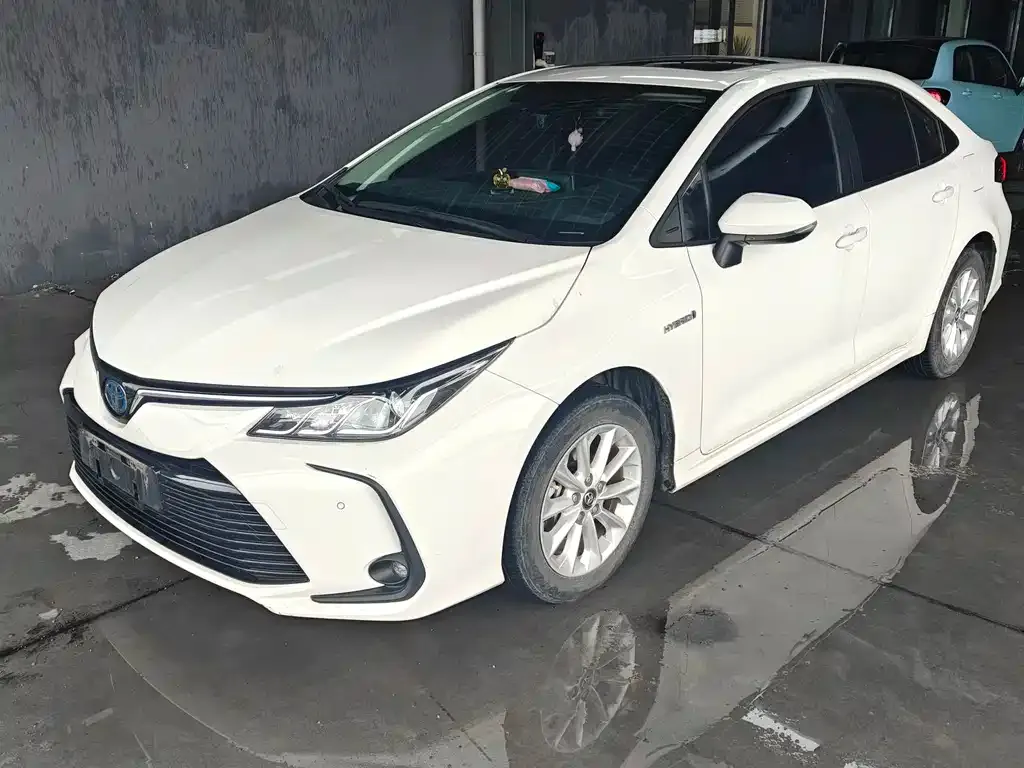 Toyota Corolla — фото 1