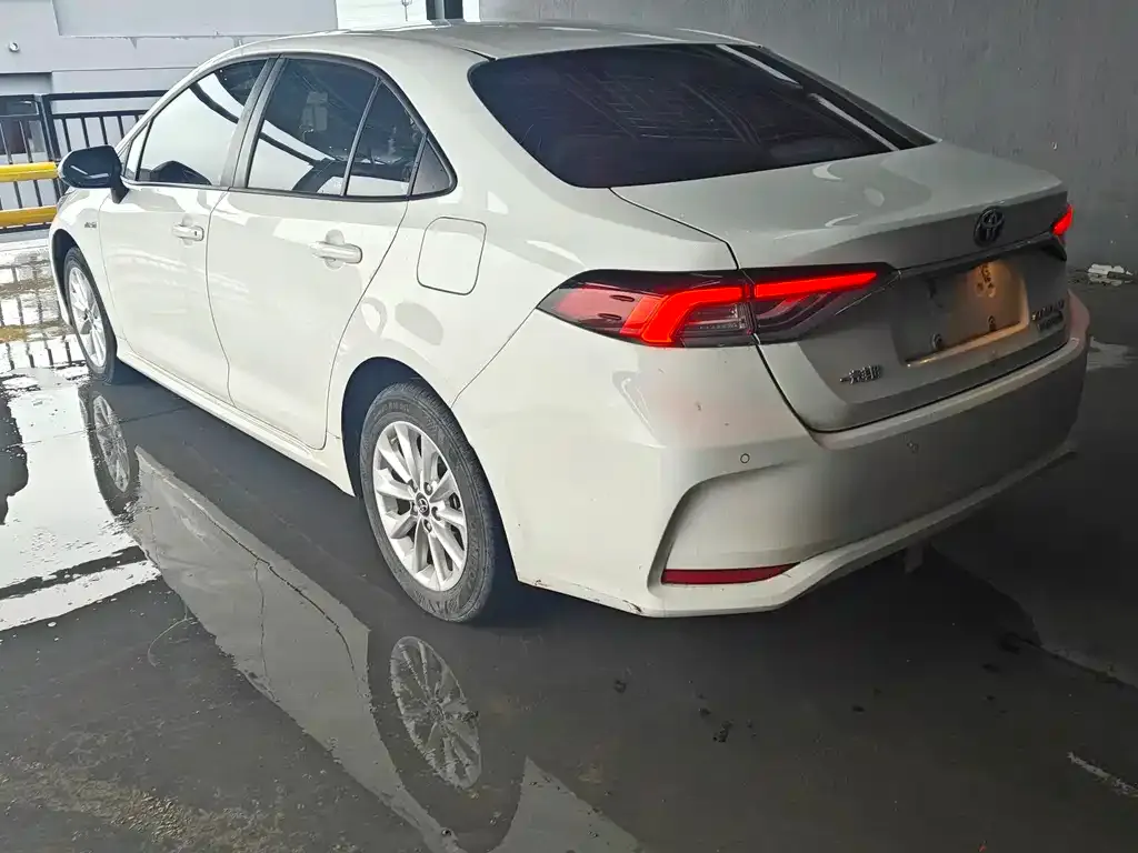 Toyota Corolla — фото 3