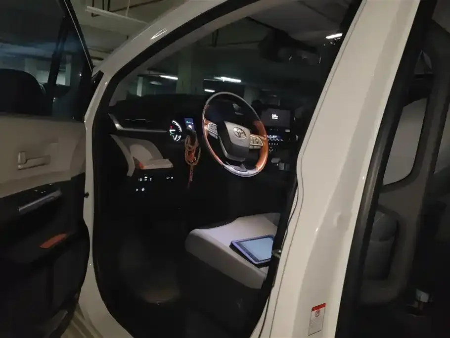 Toyota Granvia — фото 9