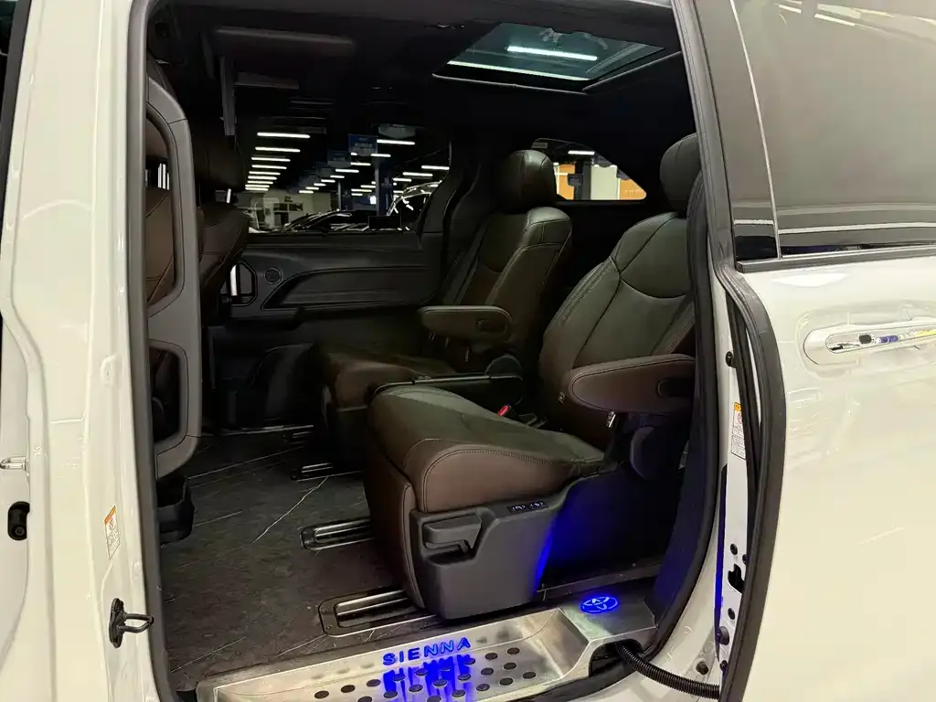 Toyota Sienna 2022 из CN, фото 5