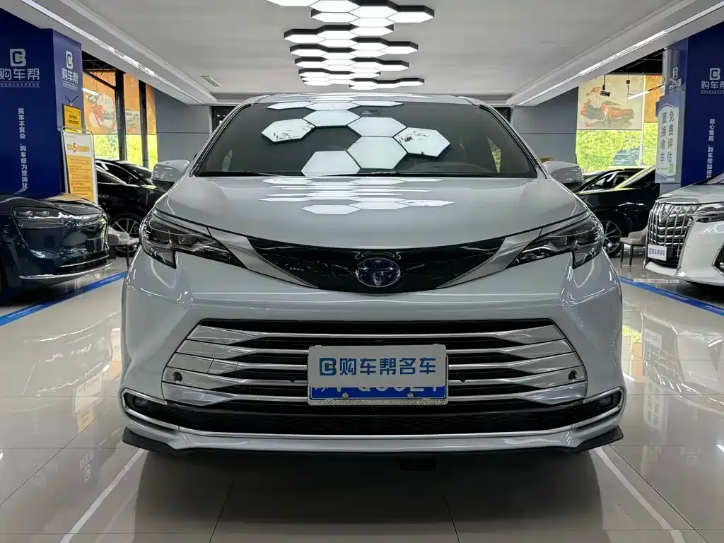 Toyota Sienna 2022 из CN, фото 3