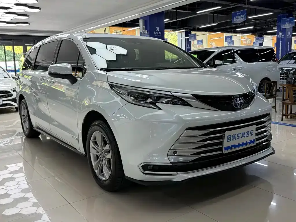 Toyota Sienna 2022 из CN, фото 2