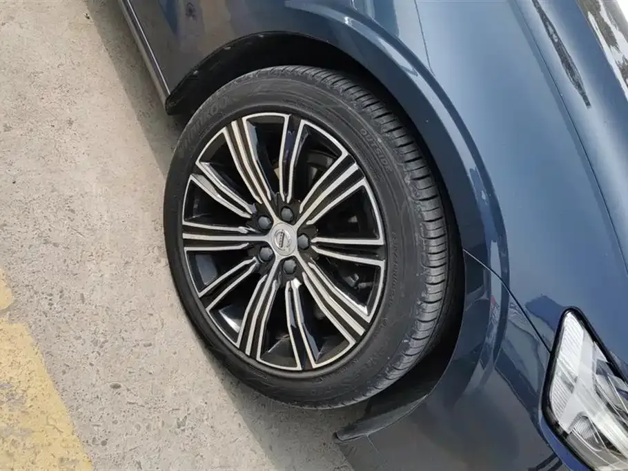 Volvo S60 — фото 10