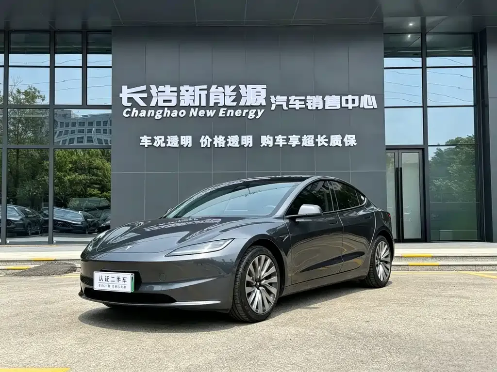 Tesla Model 3 — фото 1