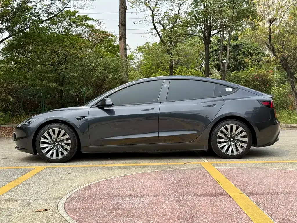 Tesla Model 3 — фото 6
