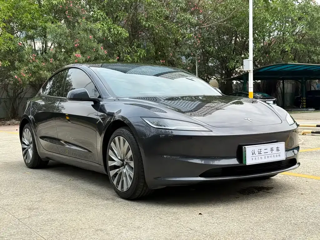 Tesla Model 3 — фото 10