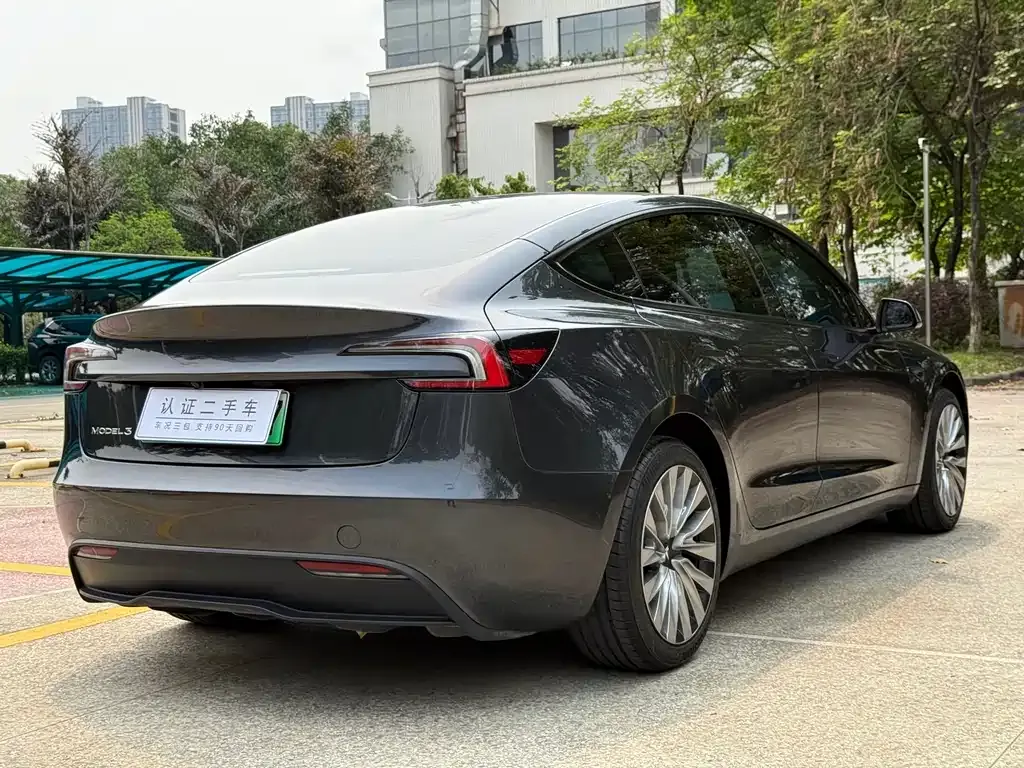 Tesla Model 3 — фото 7