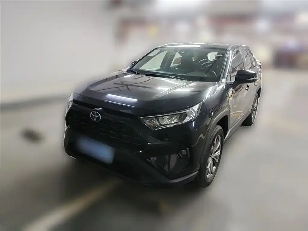 Toyota RAV4 — фото 1