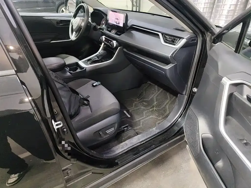 Toyota RAV4 — фото 5