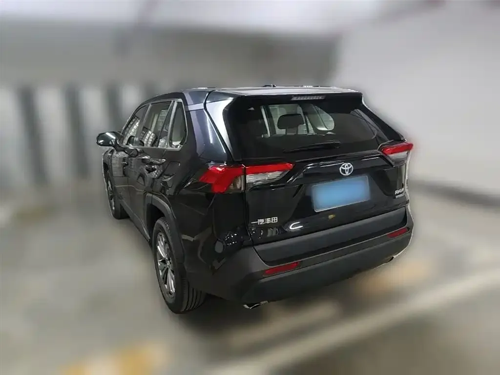 Toyota RAV4 — фото 3