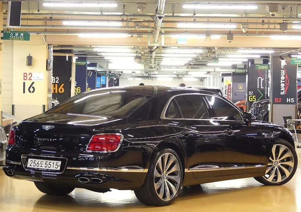 Bentley Flying Spur 2022 из KR, фото 10