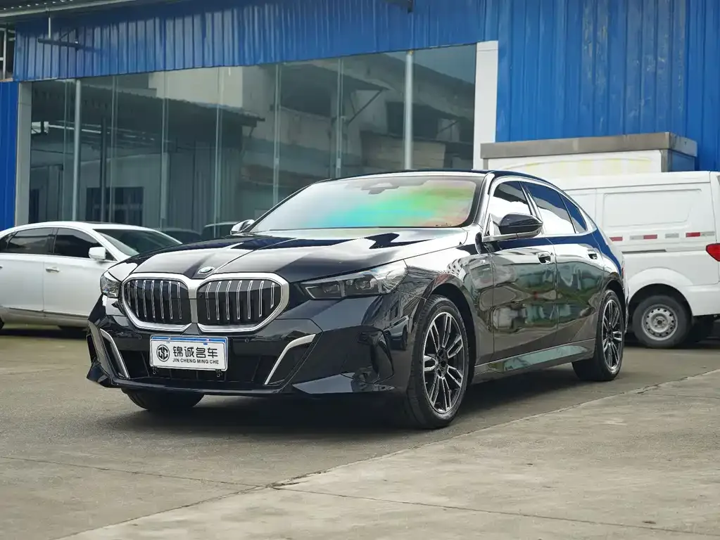 BMW 5 Series 2024 из CN, фото 1