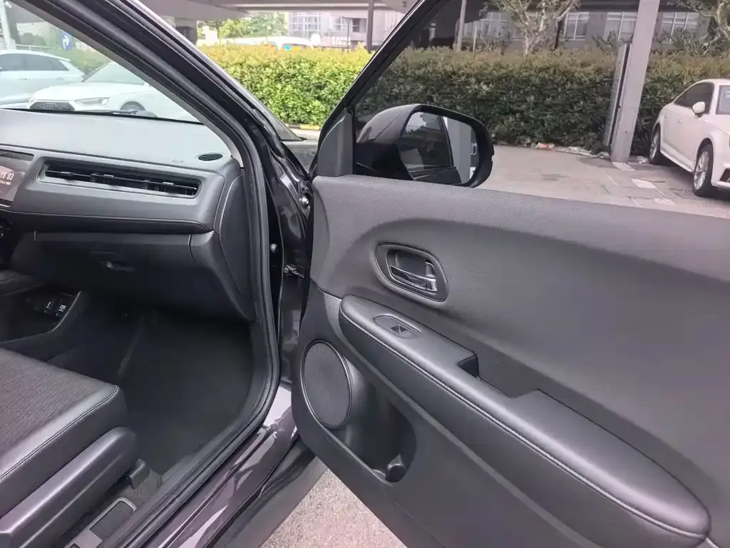 Honda Vezel 2021 из CN, фото 10