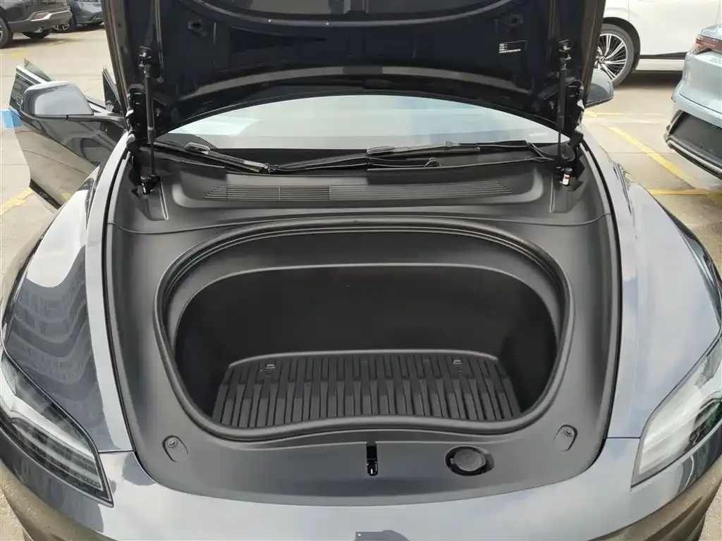 Tesla Model 3 — фото 5