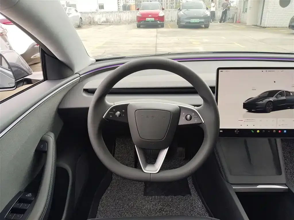 Tesla Model 3 — фото 3