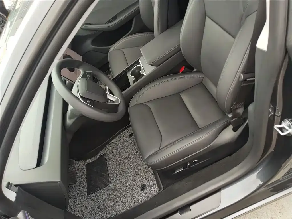 Tesla Model 3 — фото 10