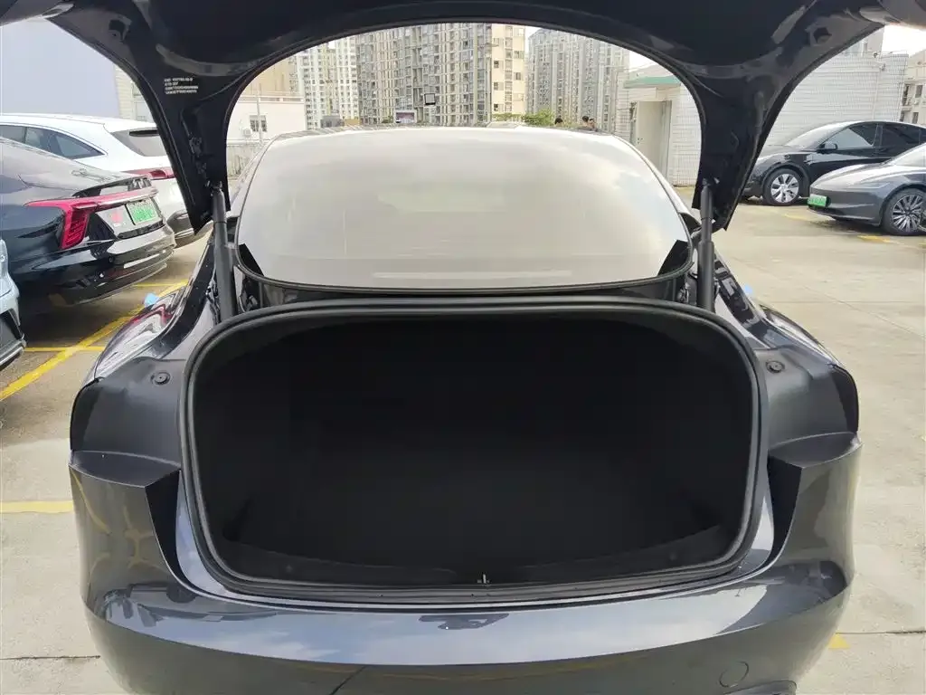 Tesla Model 3 — фото 8