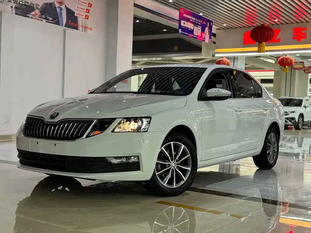 Skoda Octavia — фото 1