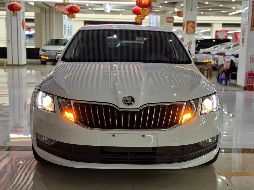 Skoda Octavia — фото 5