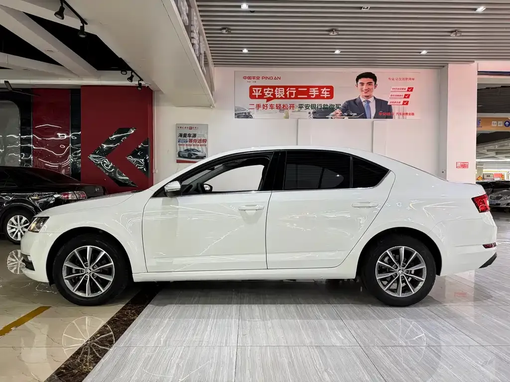 Skoda Octavia — фото 4