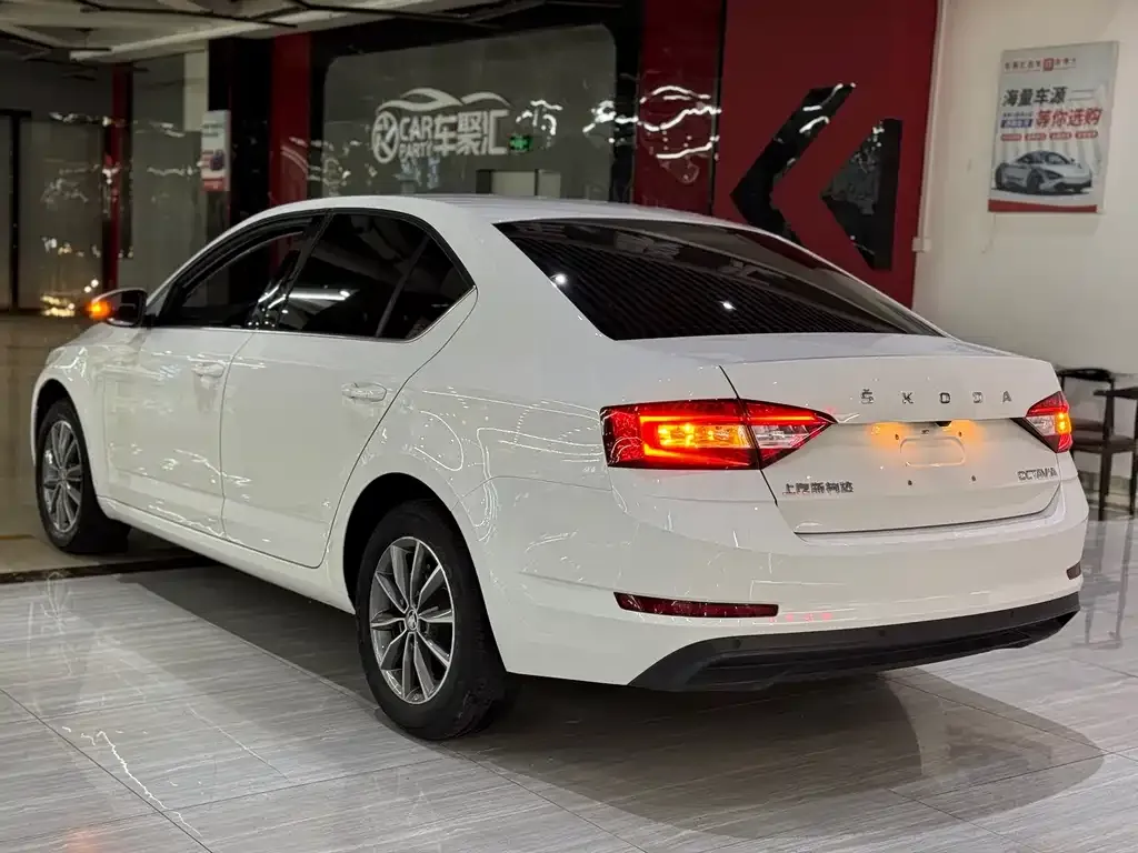 Skoda Octavia — фото 9