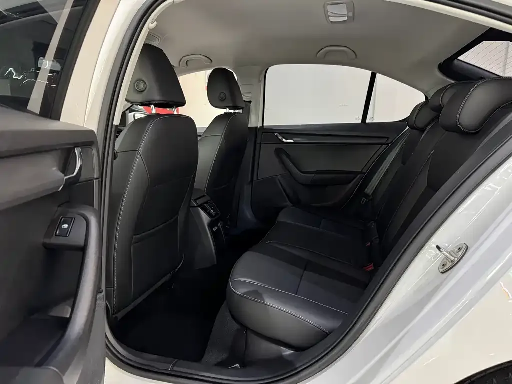 Skoda Octavia — фото 2