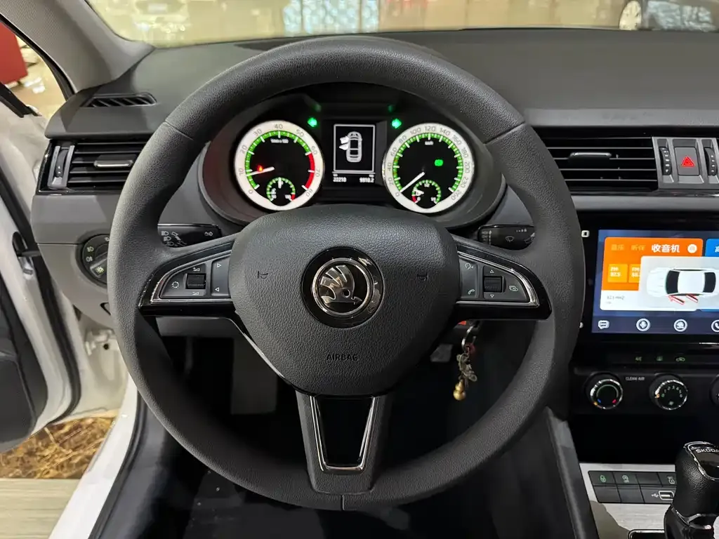 Skoda Octavia — фото 6