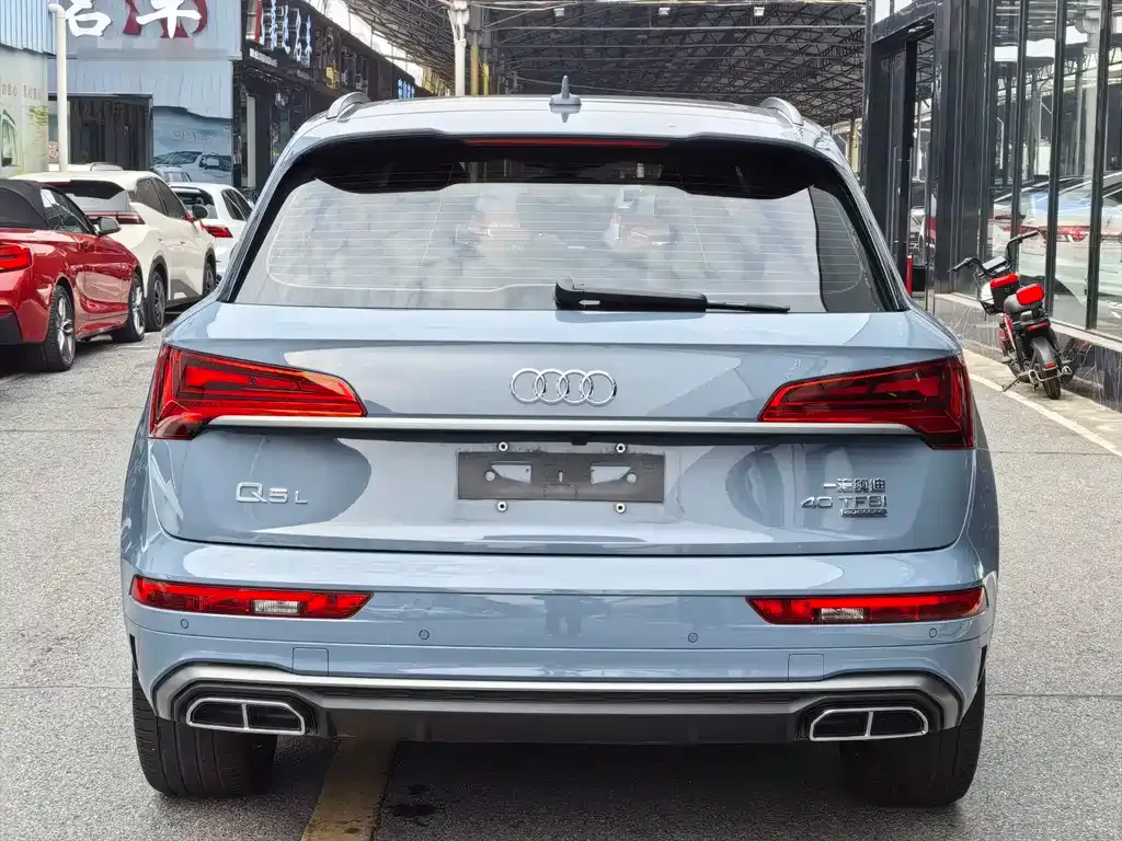 Audi Q5L — фото 10