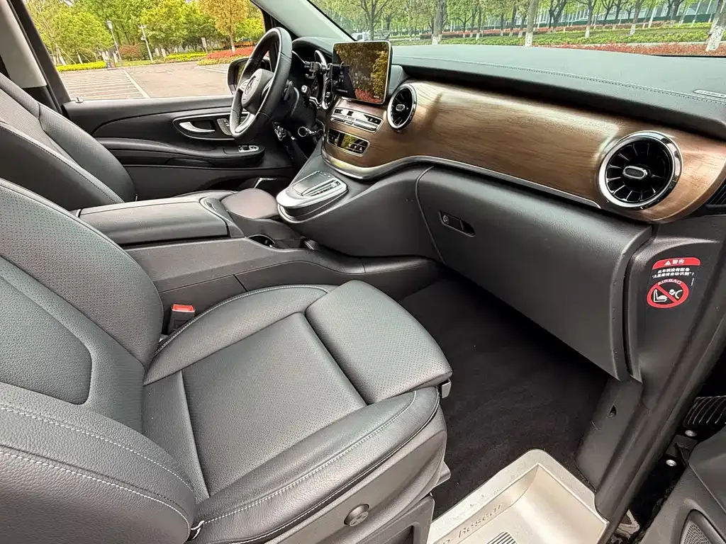 Mercedes-Benz V-Class 2023 из CN, фото 3