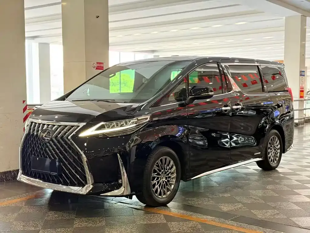 Lexus LM