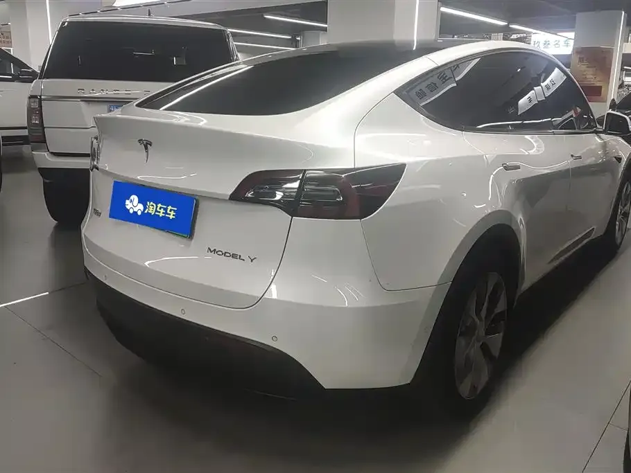 Tesla Model Y — фото 10