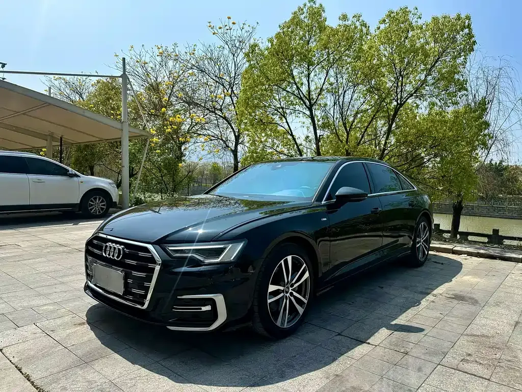 Audi A6L — фото 1