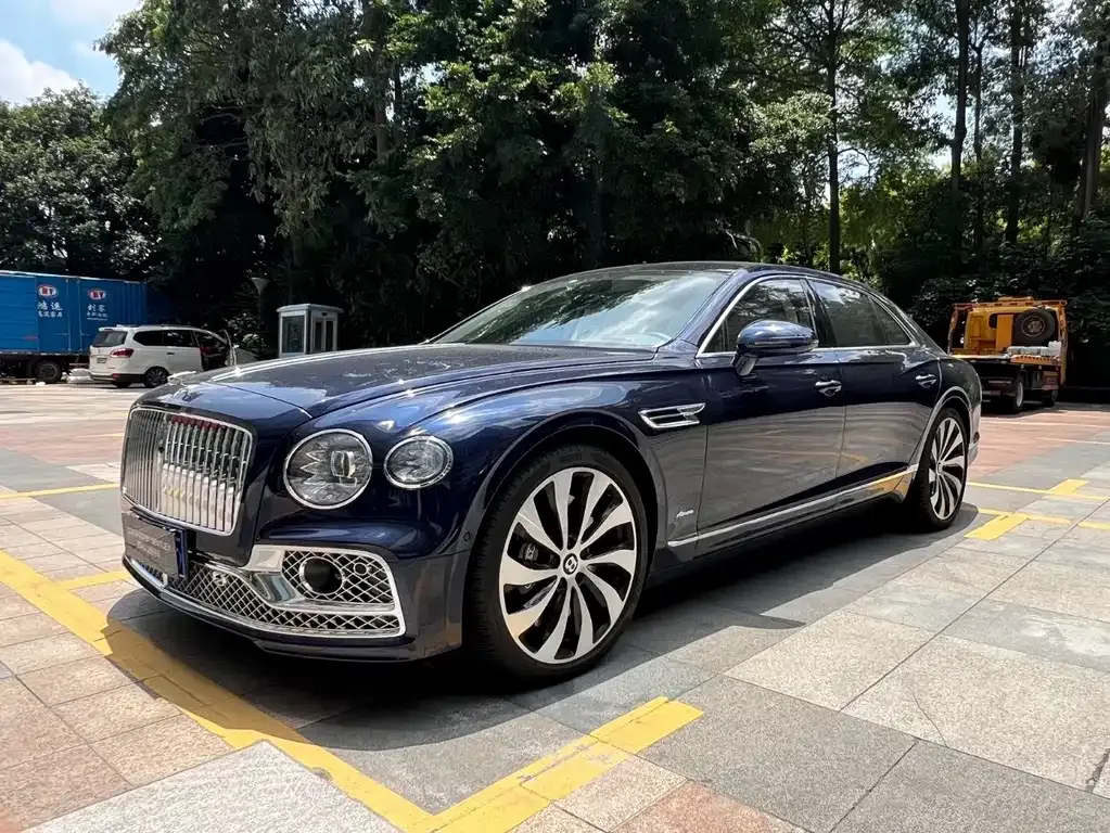 Bentley Flying Spur — фото 1