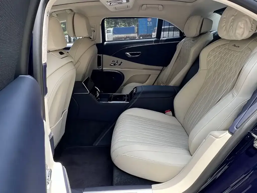 Bentley Flying Spur — фото 3