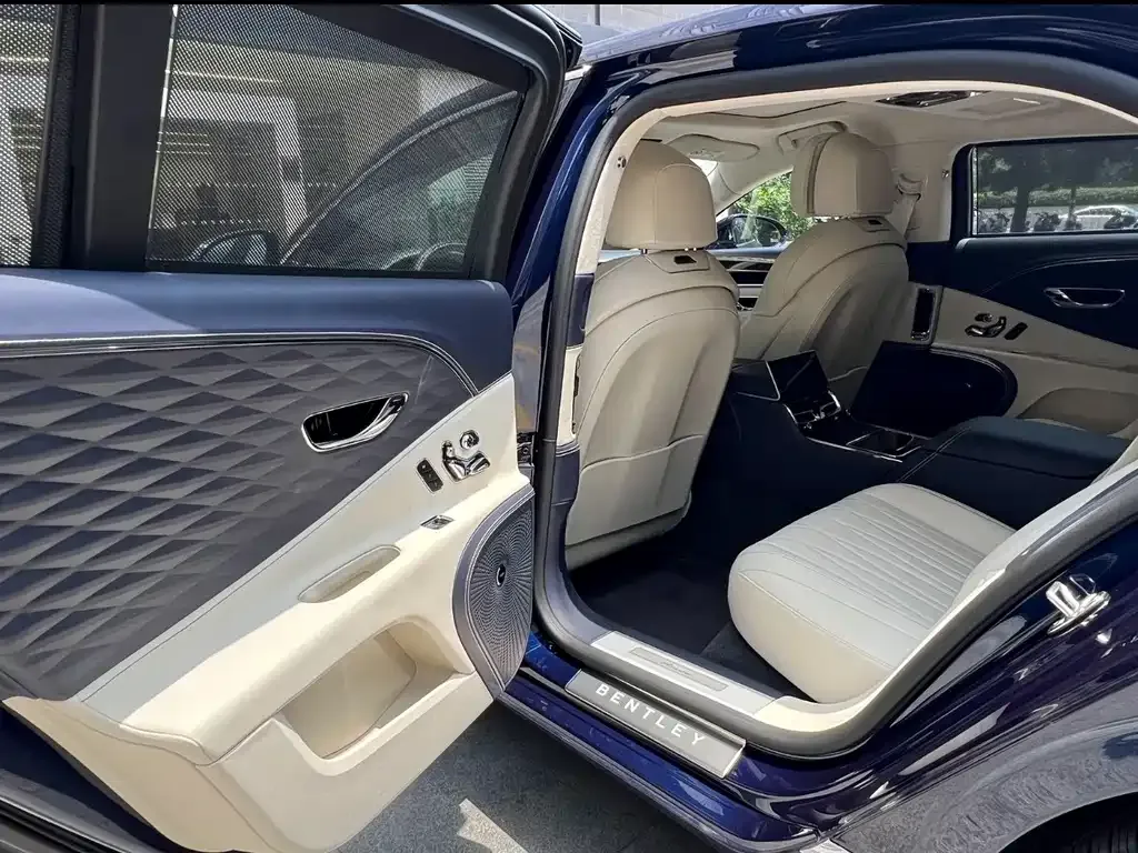 Bentley Flying Spur — фото 2
