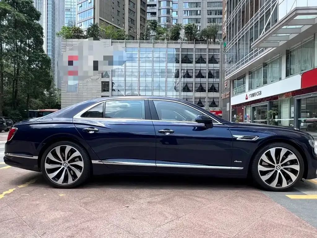 Bentley Flying Spur — фото 4