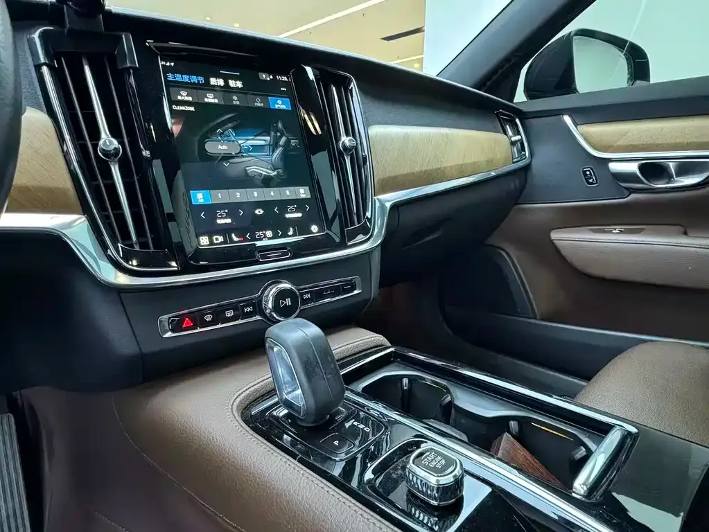Volvo S90 PHEV 2021 из CN, фото 10