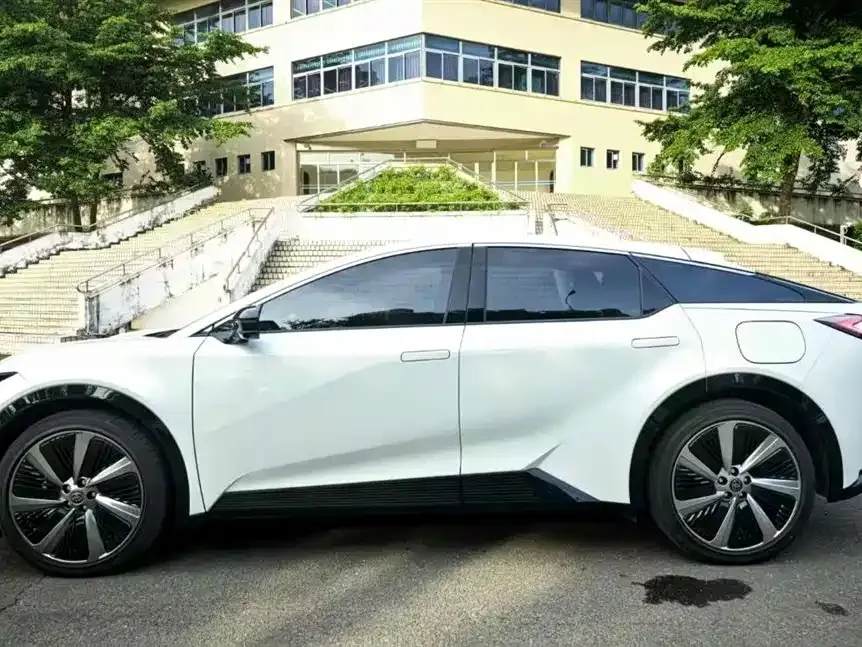 Toyota bZ5 2025 из CN, фото 6
