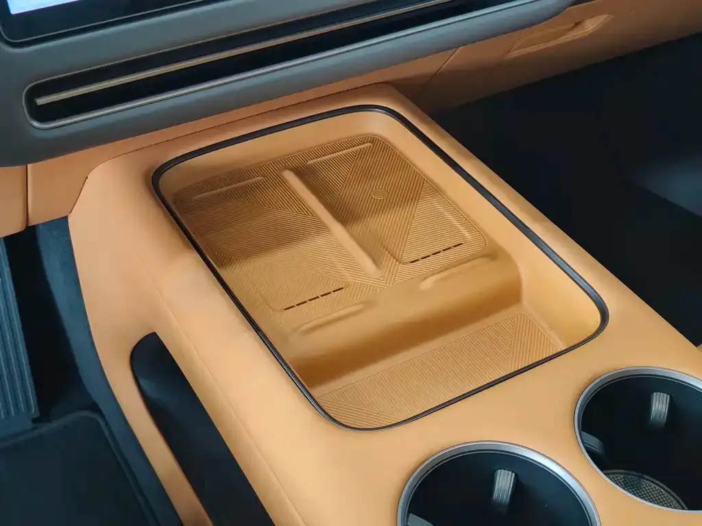 Li Auto i8 — фото 8