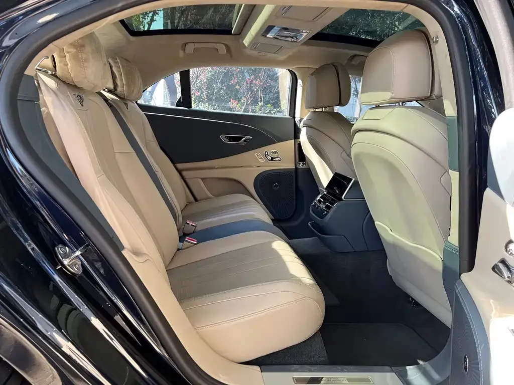 Bentley Flying Spur — фото 5