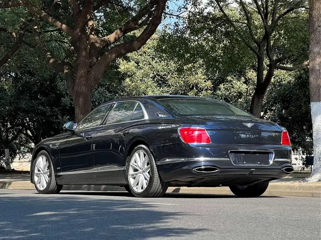 Bentley Flying Spur — фото 8
