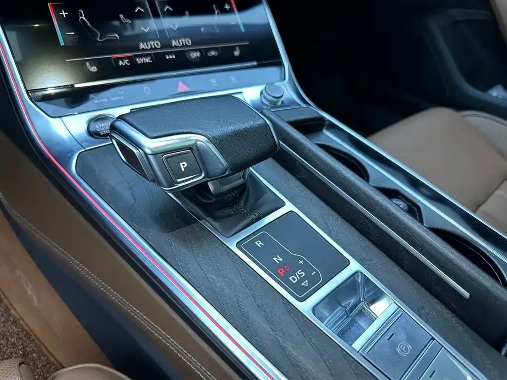 Audi A6L — фото 5