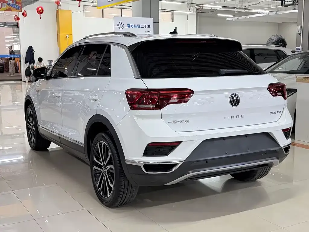 Volkswagen T-Roc — фото 9